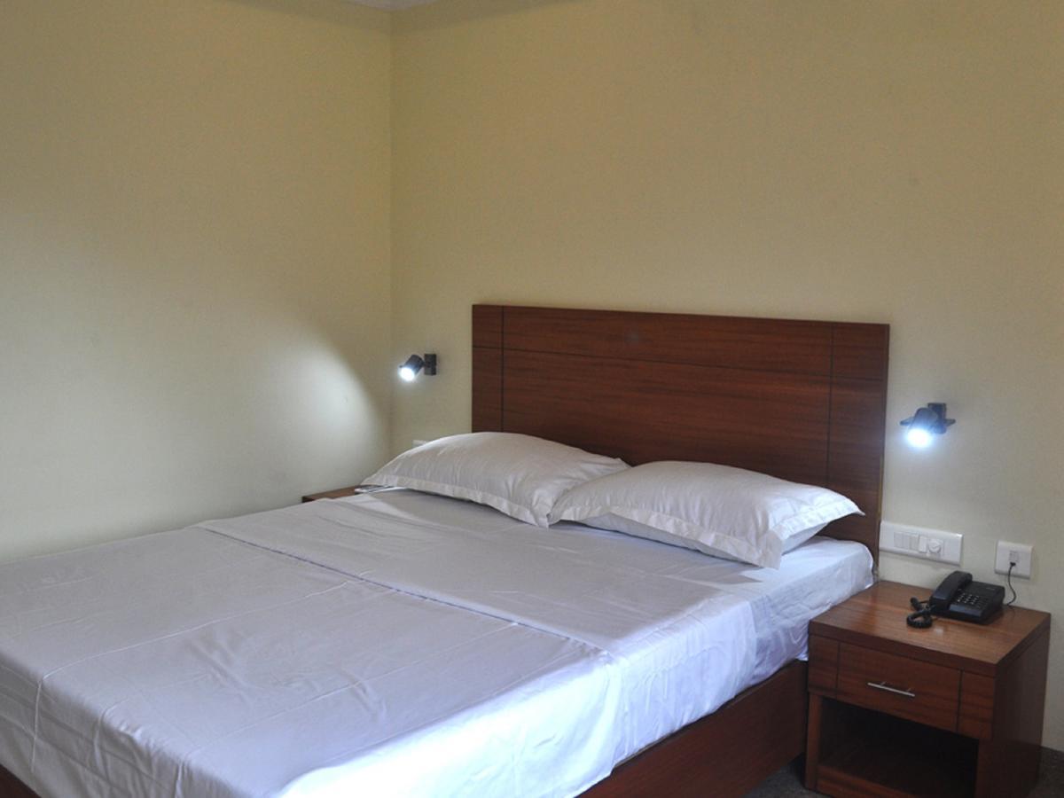 Vettoor Nanas Inn Ettumanoor Exterior photo